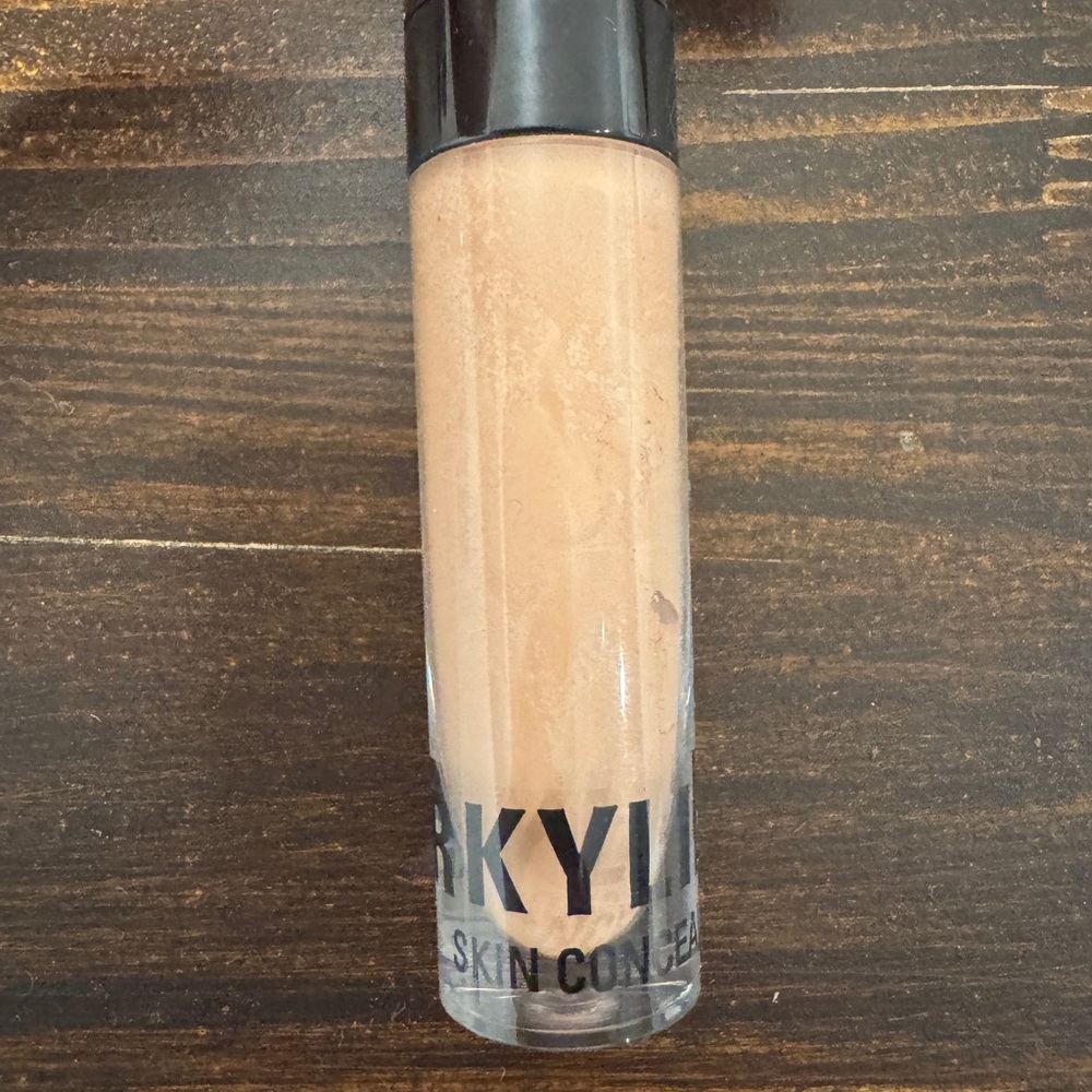 Never Used - Kylie Cosmetics Skin Concealer in Ivory